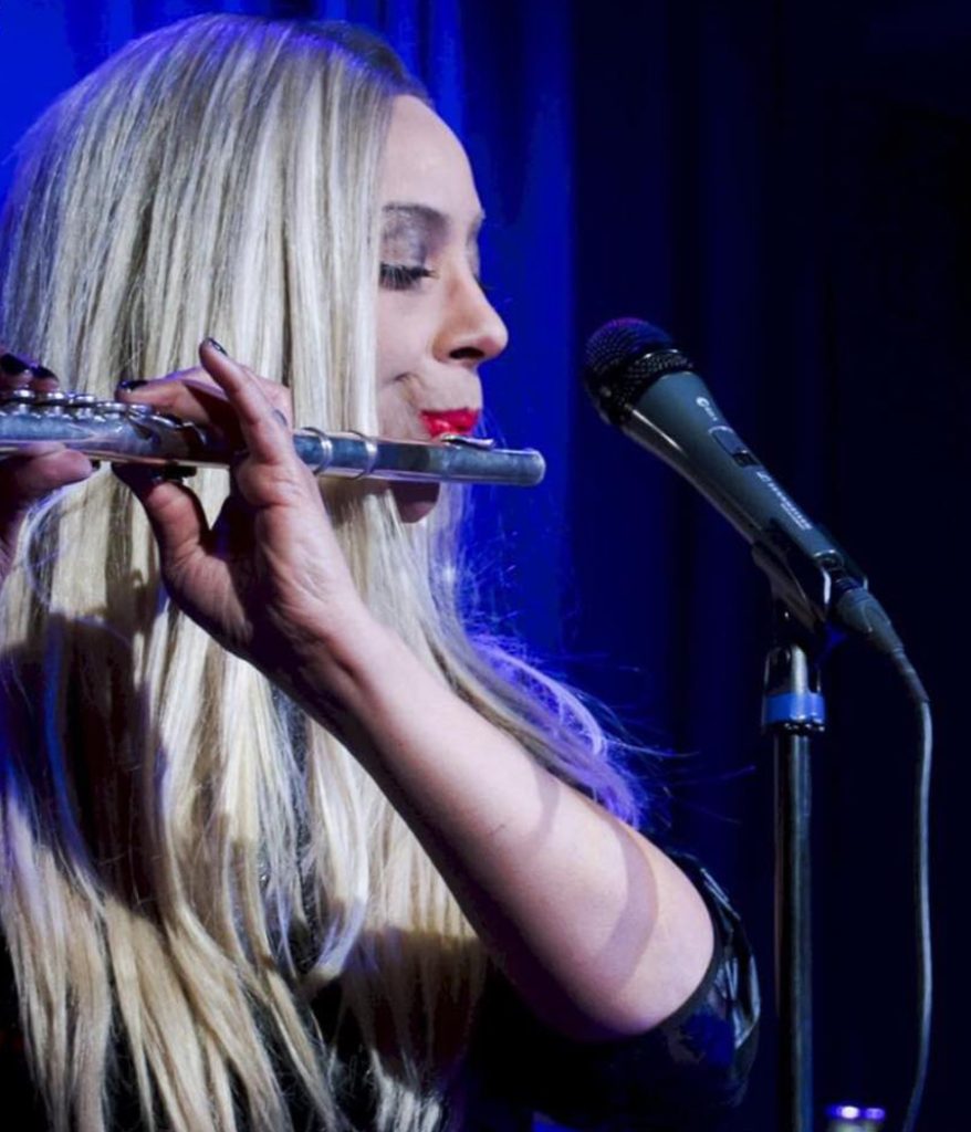 Kaylene Peoples in concert at Spaghettini "Romantic Bossa-Nova" (Photo: Sheryl Aronson)